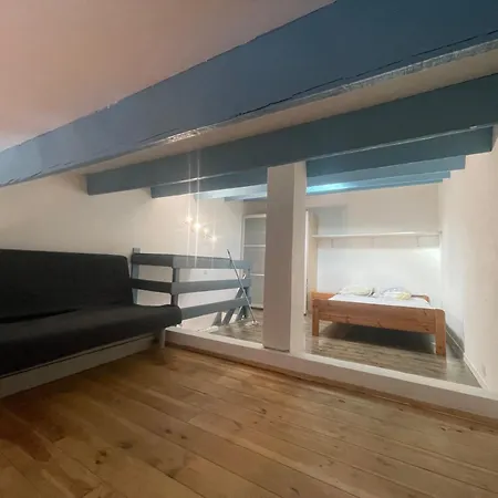 6 Personnes 2 Enfants 200m De La ,draps Et Serviettes Non Fournies *